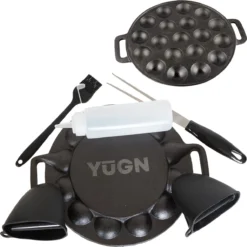 YUGN BLACK Poffertjespan Poffertjesmaker 6 Delige Set - 19 Poffertjes Incl Doseerfles Kwast Poffertjesvork Siliconen Ovenwanten - Platte Onderkant Poffertjespan Inductie Poffertjespan Elektrisch - Cadeau Tip -Keuken Pot Winkel 1198x1200 2