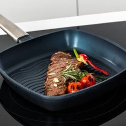 Westinghouse Performance Series - Grillpan Inductie 28cm - Luxe Grillpan - Blauw - Steakpan - Geschikt Voor Alle Warmtebronnen Inclusief Inductie En Ovenbestendig 11 Westinghouse Performance Series - Grillpan Inductie 28cm - Luxe Grillpan - Blauw - Steakpan - Geschikt Voor Alle Warmtebronnen Inclusief Inductie En Ovenbestendig -Keuken Pot Winkel 1200x1200 1122