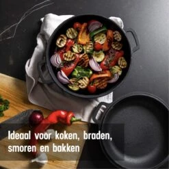 Daumonet Ducasse Gietijzeren Double Use Braadpan - Combi Sudderpan Zwart - 2-in-1 Bak- En Braadpan - PFAS & PFOA Vrij - Rond - Ø 26 Cm - 4,4 Liter - Emaille - Alle Warmtebronnen - Elektrisch - Gas - Halogeen - Inductie - Keramisch -Keuken Pot Winkel 1200x1200 1291
