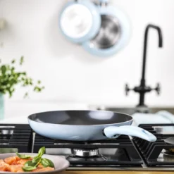 VitaVerde Expert Koekenpannenset Ø 20cm + Ø 24cm + Ø 28cm - Lichtblauw - Inductie - PFAS-vrij -Keuken Pot Winkel 1200x1200 589