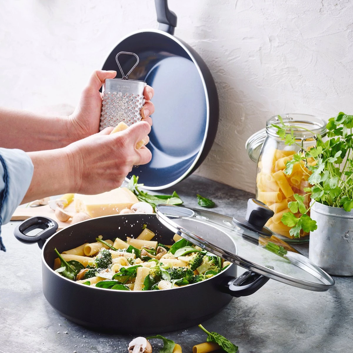 Greenpan Torino Keramische Hapjespan - 28 Cm - Met Glazen Deksel 18 Greenpan Torino Keramische Hapjespan - 28 Cm - Met Glazen Deksel - Afbeelding 18