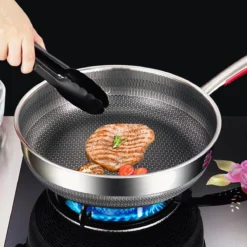 MONFORTT. Hapjespan Ø 28cm Anti-aanbaklaag 7 Lagen Staal Met Deksel -Keuken Pot Winkel 1200x1200 897