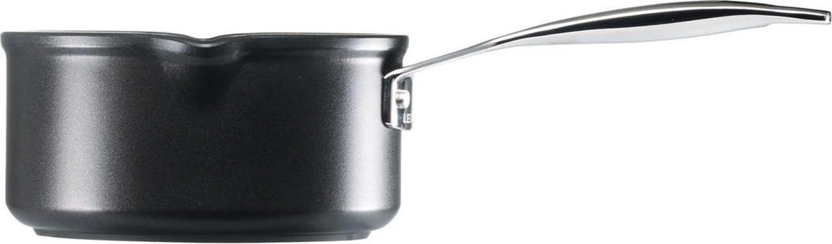 Le Creuset Steelpan - 2 Schenktuiten - Les Forgées TNS - ø 16 Cm / 1.6 Liter 1 Le Creuset Steelpan - 2 Schenktuiten - Les Forgées TNS - ø 16 Cm / 1.6 Liter