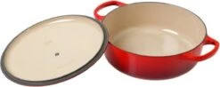 Le Creuset - Gietijzeren - Lage Braadpan - 24cm - Kersenrood 36 Le Creuset - Gietijzeren - Lage Braadpan - 24cm - Kersenrood -Keuken Pot Winkel 1200x478