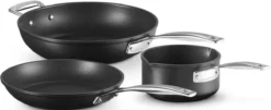 Le Creuset - Les Forgees - 3-Delige - Pannenset 19 Le Creuset - Les Forgees - 3-Delige - Pannenset -Keuken Pot Winkel 1200x493 1