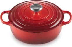 Le Creuset - Gietijzeren - Lage Braadpan - 24cm - Kersenrood 32 Le Creuset - Gietijzeren - Lage Braadpan - 24cm - Kersenrood -Keuken Pot Winkel 1200x785 3