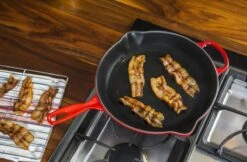 Le Creuset - Gietijzeren Ronde Skillet In Kersenrood 23cm -Keuken Pot Winkel 1200x787 1