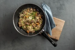 Sola Hapjespan Stonehenge - Ø 28 Cm - Zwart/wit - Aluminium - Antiaanbaklaag -Keuken Pot Winkel 1200x799 100