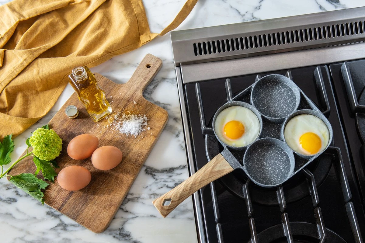 Magnani - Eierpan - 4 Bakplaten Van ⌀ 8 Cm - Voor Gas- En Elektrische Kookplaten - Aluminium - Houten Handvat - 38 X 18.7 X 2 Cm 2 Magnani - Eierpan - 4 Bakplaten Van ⌀ 8 Cm - Voor Gas- En Elektrische Kookplaten - Aluminium - Houten Handvat - 38 X 18.7 X 2 Cm - Afbeelding 2