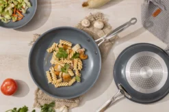 Swiss Pro+ - Koekenpannenset - 3 Delig - Keramisch - Inductie - Milieuvriendelijk - PFAS - PFOA Vrij - Sapphire Green -Keuken Pot Winkel 1200x799 45