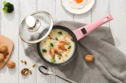 Swiss Pro+ | Set 14 Delige Pannenset | Inductie - Pannensets - Glazen Deksel - Met Afneembare Handgreep - Marmeren Interieur -PFAS-vrij | Pink -Keuken Pot Winkel 1200x799 94