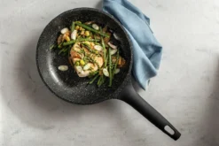 Sola - Fair Cooking Zwart/wit Greblon Anti Aanbaklaag -Keuken Pot Winkel 1200x800 102