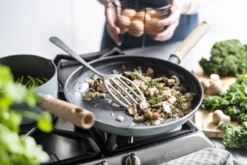 GreenPan Mayflower Koekenpannenset Ø 20cm + Ø 24cm + 1 Accessoire - Lichtblauw - Inductie - PFAS-vrij -Keuken Pot Winkel 1200x800 83