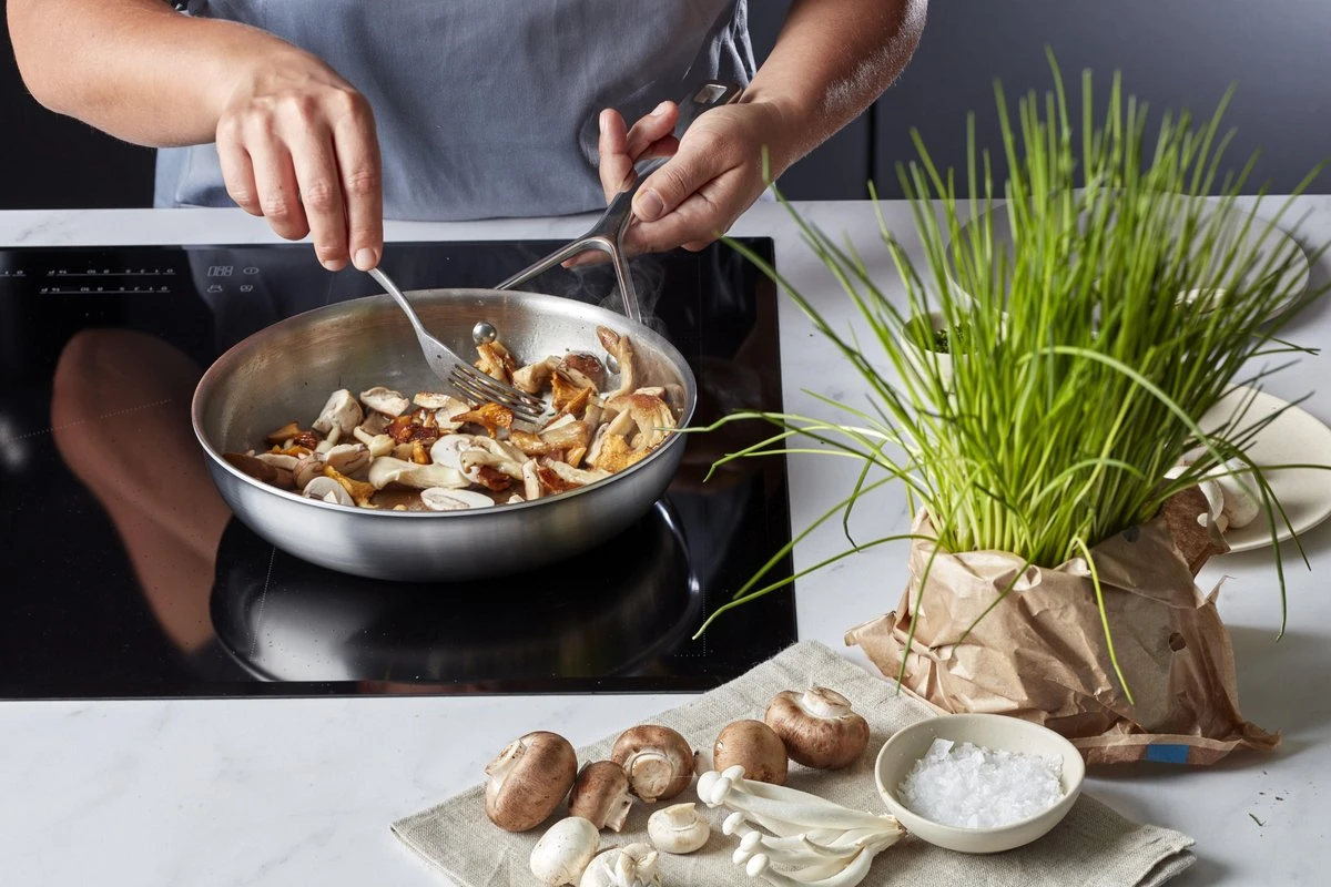 Demeyere Essential 5 RVS Koekenpan – Koekenpan Inductie - 28 Cm – PTFE-vrij 4 Demeyere Essential 5 RVS Koekenpan – Koekenpan Inductie - 28 Cm – PTFE-vrij - Afbeelding 4