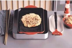 Le Creuset - Gietijzeren Grillplaat - 32x22cm - Kersenrood -Keuken Pot Winkel 1200x807 3