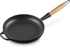 Le Creuset Koekenpan Signature Mat Zwart - ø 28 Cm / 2.6 Liter - Geëmailleerde Anti-aanbaklaag -Keuken Pot Winkel 1200x823 4