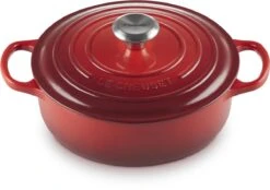 Le Creuset - Gietijzeren - Lage Braadpan - 24cm - Kersenrood 21 Le Creuset - Gietijzeren - Lage Braadpan - 24cm - Kersenrood -Keuken Pot Winkel 1200x843 4