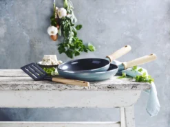 GreenPan Mayflower Koekenpannenset Ø 20cm + Ø 24cm + 1 Accessoire - Lichtblauw - Inductie - PFAS-vrij -Keuken Pot Winkel 1200x899 6