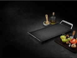 AEG MASTERY COLLECTION Plancha A9HL33 - Grillplaat - Gegoten Aluminium - 22 X 43 Cm 13 AEG MASTERY COLLECTION Plancha A9HL33 - Grillplaat - Gegoten Aluminium - 22 X 43 Cm -Keuken Pot Winkel 1200x902 7