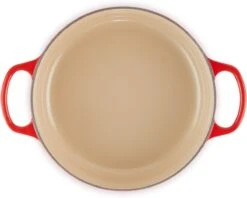 Le Creuset - Gietijzeren - Lage Braadpan - 24cm - Kersenrood 33 Le Creuset - Gietijzeren - Lage Braadpan - 24cm - Kersenrood -Keuken Pot Winkel 1200x963 3