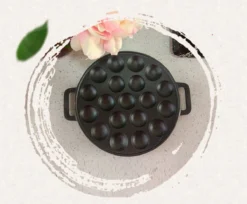 YUGN BLACK Poffertjespan Poffertjesmaker 6 Delige Set - 19 Poffertjes Incl Doseerfles Kwast Poffertjesvork Siliconen Ovenwanten - Platte Onderkant Poffertjespan Inductie Poffertjespan Elektrisch - Cadeau Tip -Keuken Pot Winkel 1200x993 2