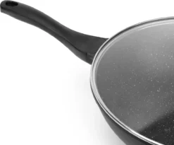 Swiss Pro+ Wokpan - Met Glazen Deksel - 28cm - Zwart -Keuken Pot Winkel 1200x997