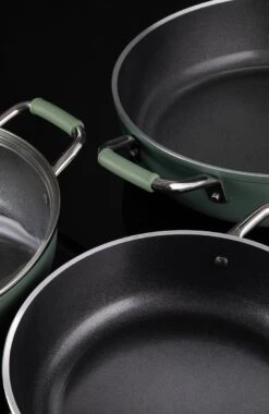 Primecook - Braadpan / Hapjespan Met Deksel - Ø 28 Cm - PFAS-vrij - Inductie - Ecoshield 21 Primecook - Braadpan / Hapjespan Met Deksel - Ø 28 Cm - PFAS-vrij - Inductie - Ecoshield -Keuken Pot Winkel 781x1200