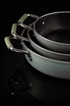 Primecook - Braadpan / Hapjespan Met Deksel - Ø 28 Cm - PFAS-vrij - Inductie - Ecoshield 22 Primecook - Braadpan / Hapjespan Met Deksel - Ø 28 Cm - PFAS-vrij - Inductie - Ecoshield -Keuken Pot Winkel 797x1200