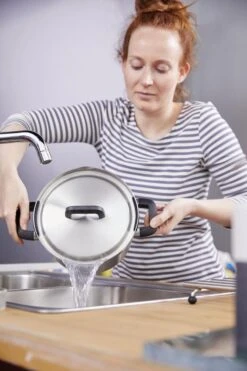 BK Flow Cool Pannenset - 4-delig – RVS Deksels - Veilig Afgietsysteem - Geschikt Voor Alle Warmtebronnen 31 BK Flow Cool Pannenset - 4-delig – RVS Deksels - Veilig Afgietsysteem - Geschikt Voor Alle Warmtebronnen -Keuken Pot Winkel 799x1200 1